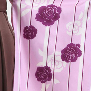 高貴で上品な薄紫色の卒業袴の柄