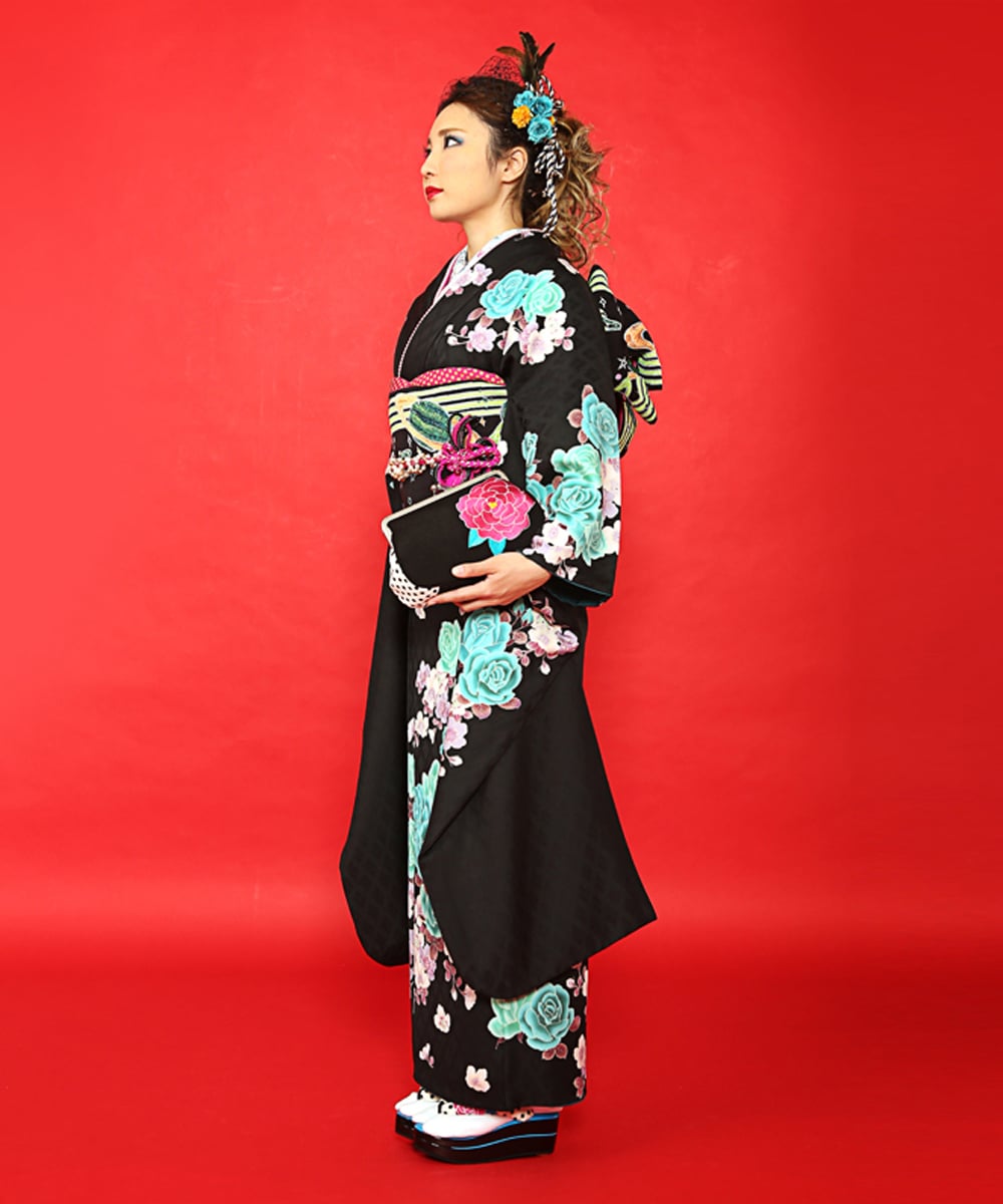 成人式 参列 振袖 きゃりーぱみゅぱみゅの帯で遊び心満載 黒にバラ 成人式や結婚式の振袖 卒業式袴の着物コーディネートレンタルサイト 着物姫
