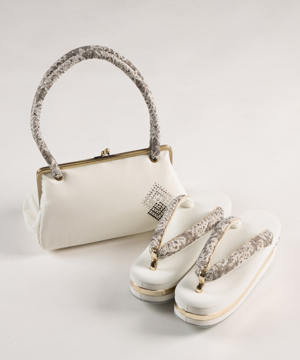 草履・バッグ】白/別珍 / 成人式や結婚式の振袖、卒業式袴の着物