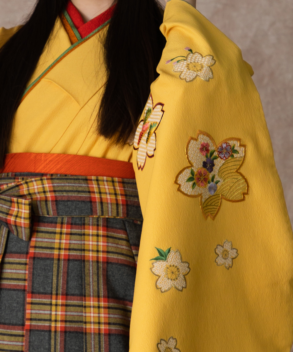 卒業袴】シンプル＆チェック柄☆黄ちりめん花刺繍 / 成人式や結婚式の 