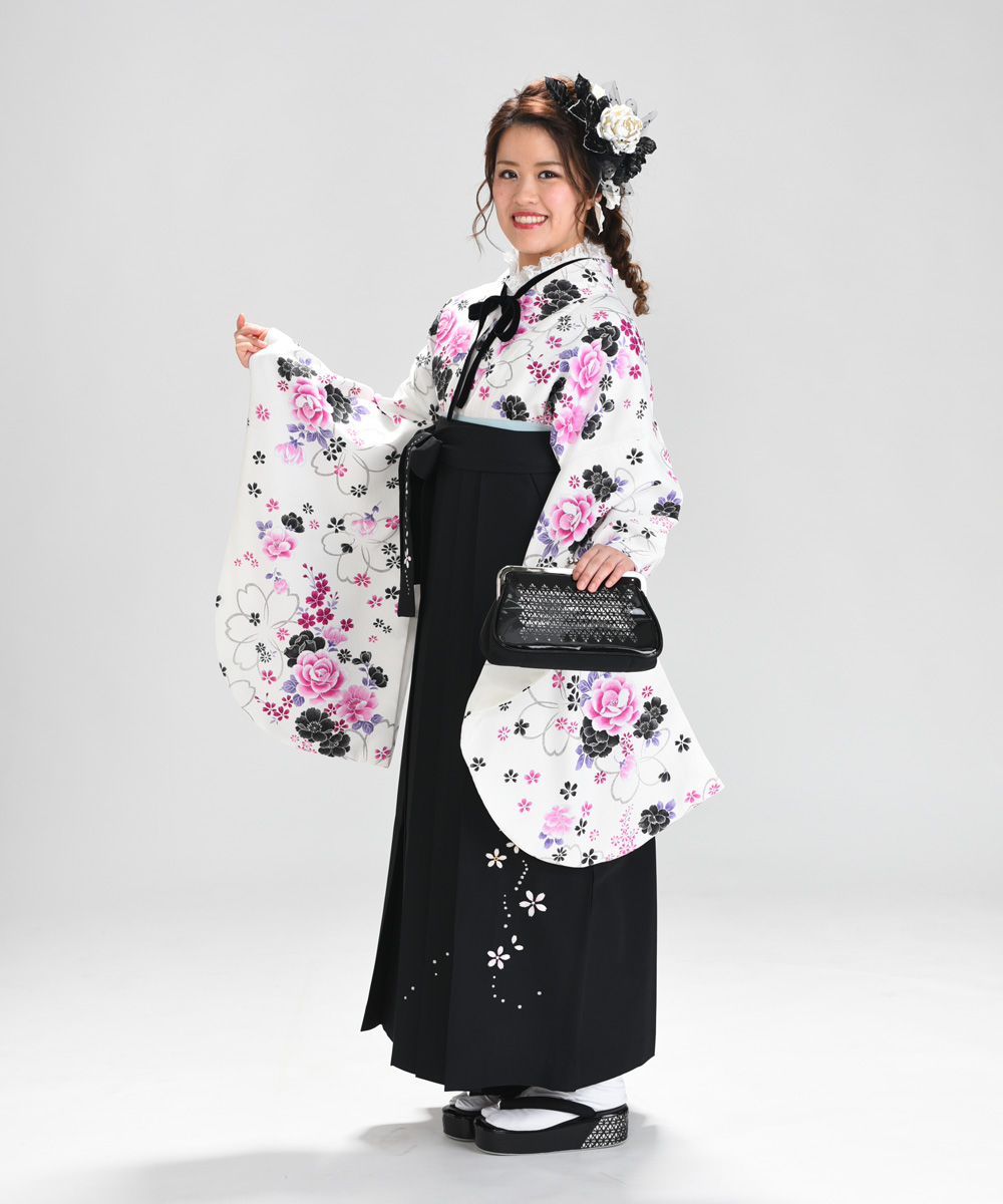 卒業袴 黒 白でシンプルガーリー 白地バラに小花 成人式や結婚式の振袖 卒業式袴の着物コーディネートレンタルサイト 着物姫